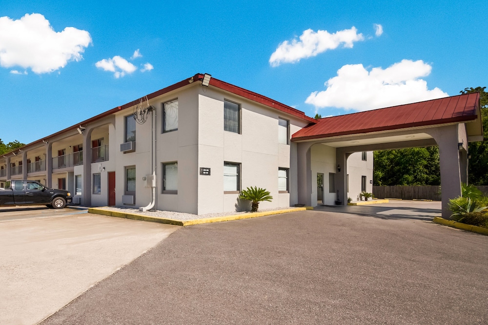 red roof inn crestview