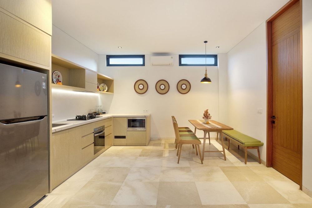 eight palms villa