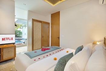 eight palms villa
