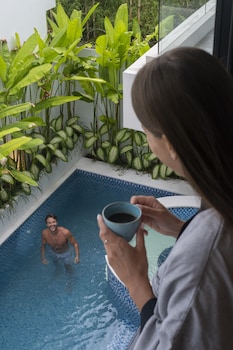 eight palms villa