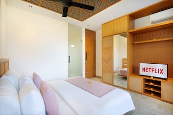 eight palms villa