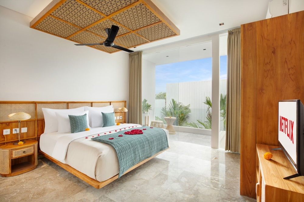 eight palms villa