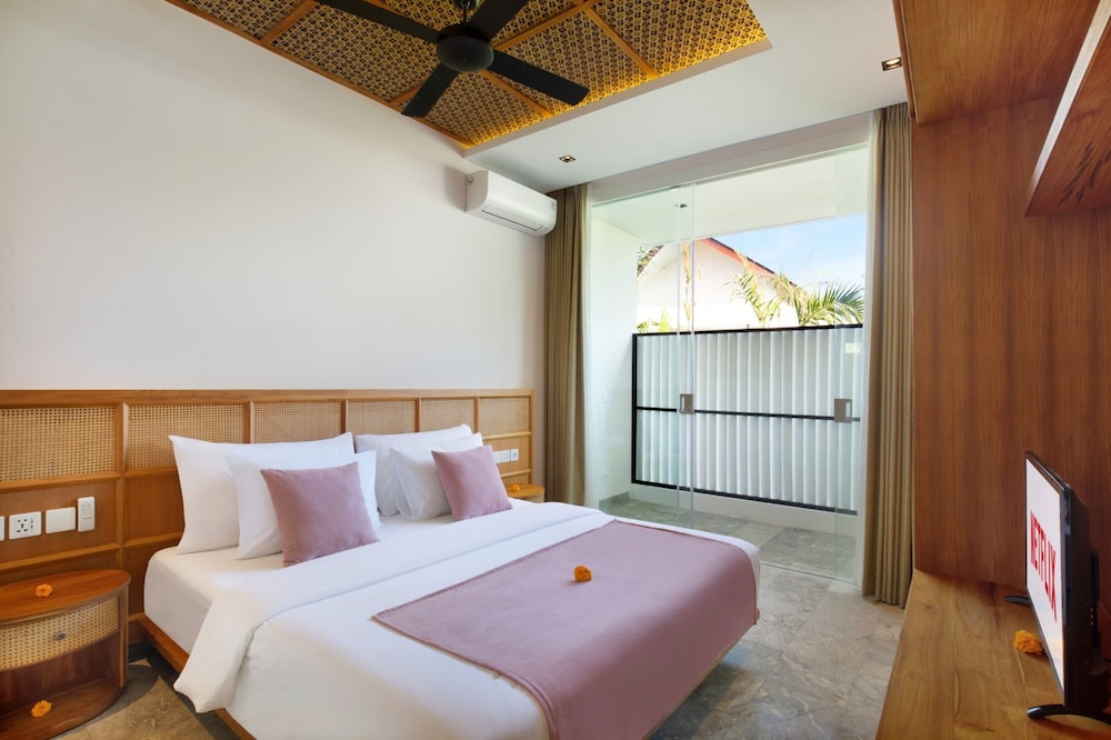 eight palms villa