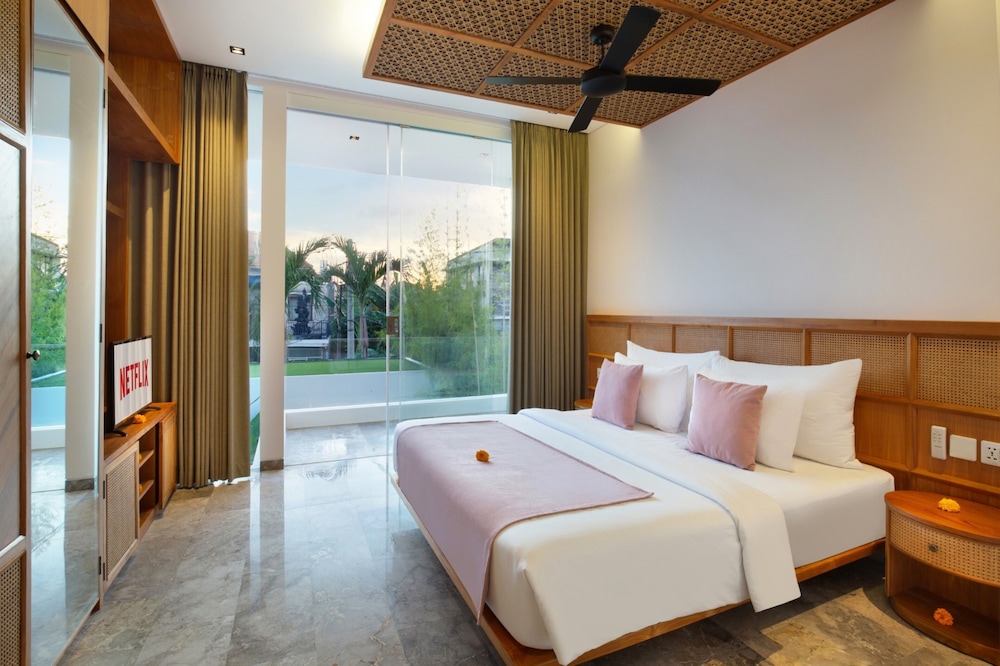 eight palms villa