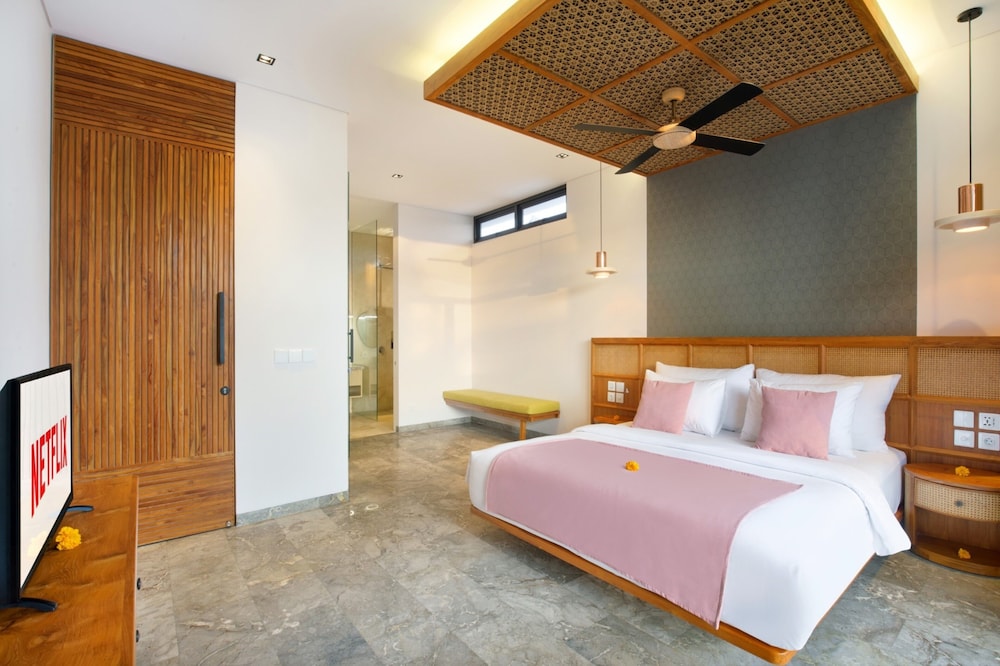 eight palms villa