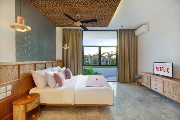 eight palms villa