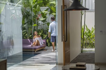 eight palms villa