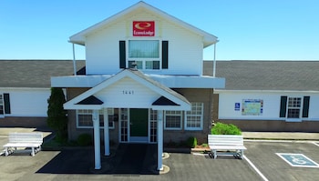 econo lodge and suites saint john