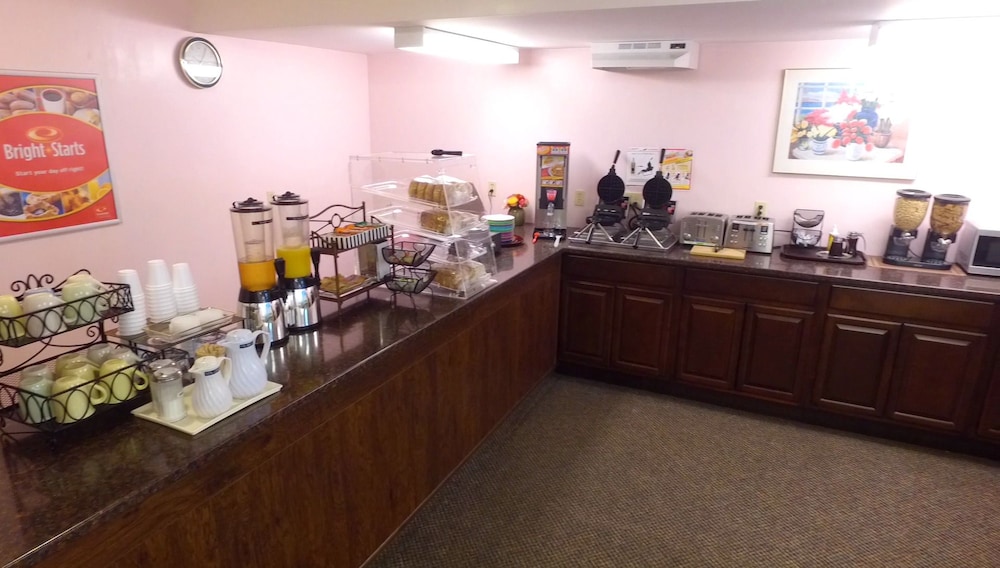 econo lodge and suites saint john