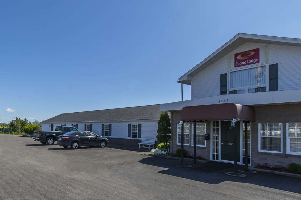 econo lodge and suites saint john