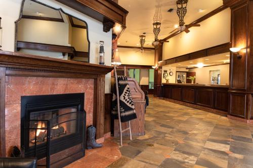 oxford suites pendleton