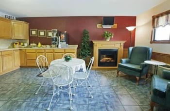 americas best value inn and suites thief river falls