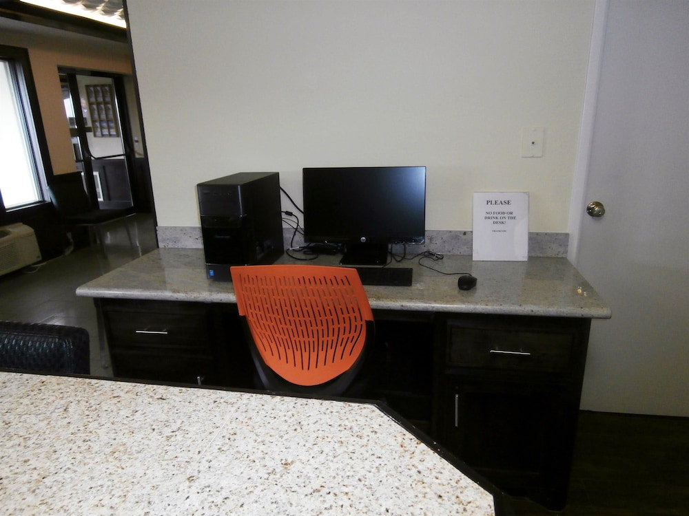americas best value inn and suites thief river falls