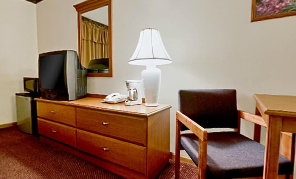 americas best value inn and suites thief river falls
