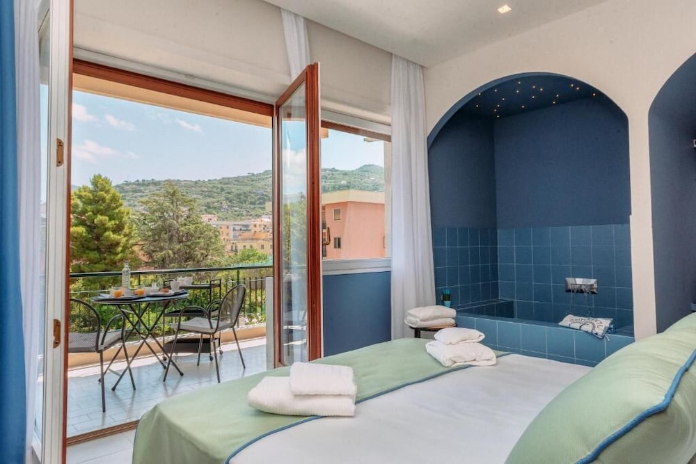 sorrento colorsandsuites