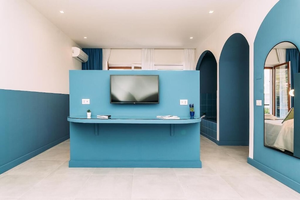 sorrento colorsandsuites