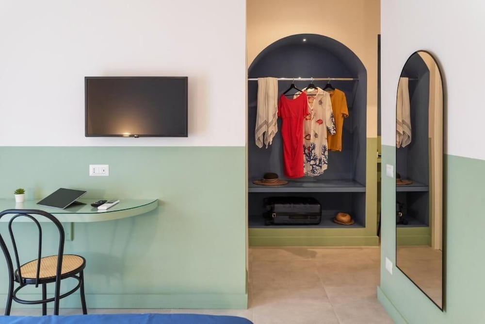 sorrento colorsandsuites