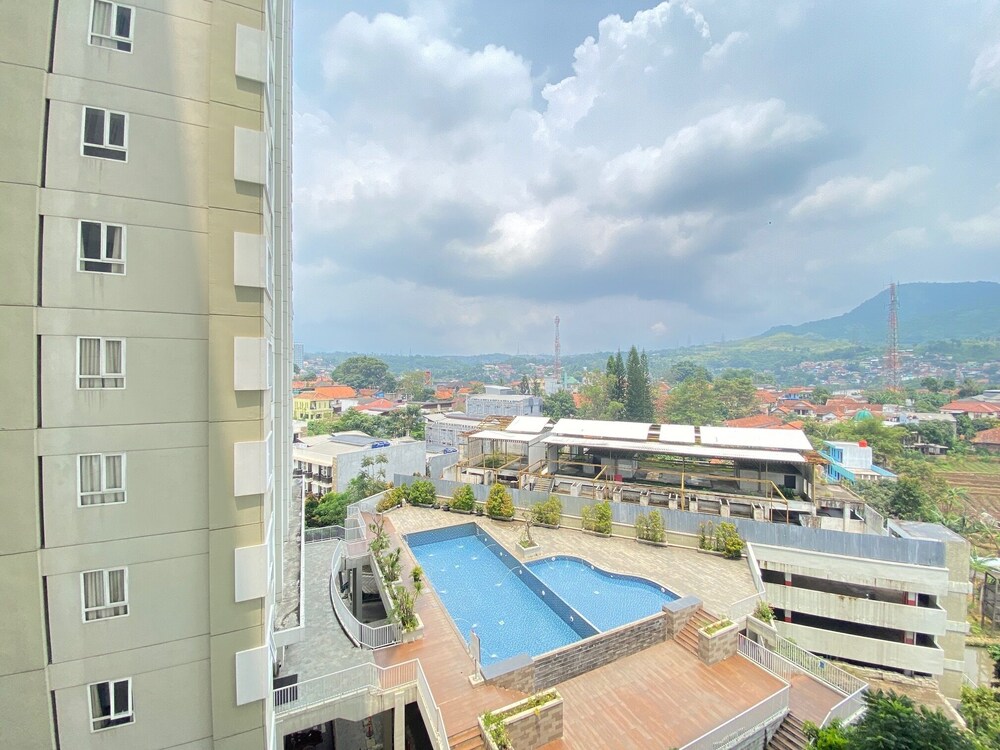 private and spacious studio room at skyland city jatinangor
