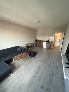 Esta123 Apart,,0 star