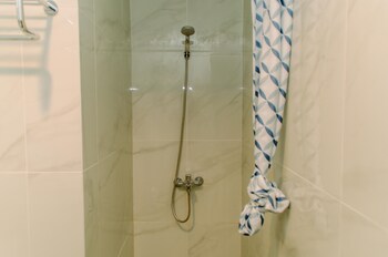 elegant and nice 1br at the smith alam sutera apartment