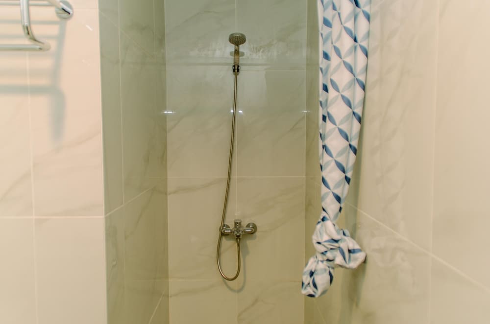 elegant and nice 1br at the smith alam sutera apartment