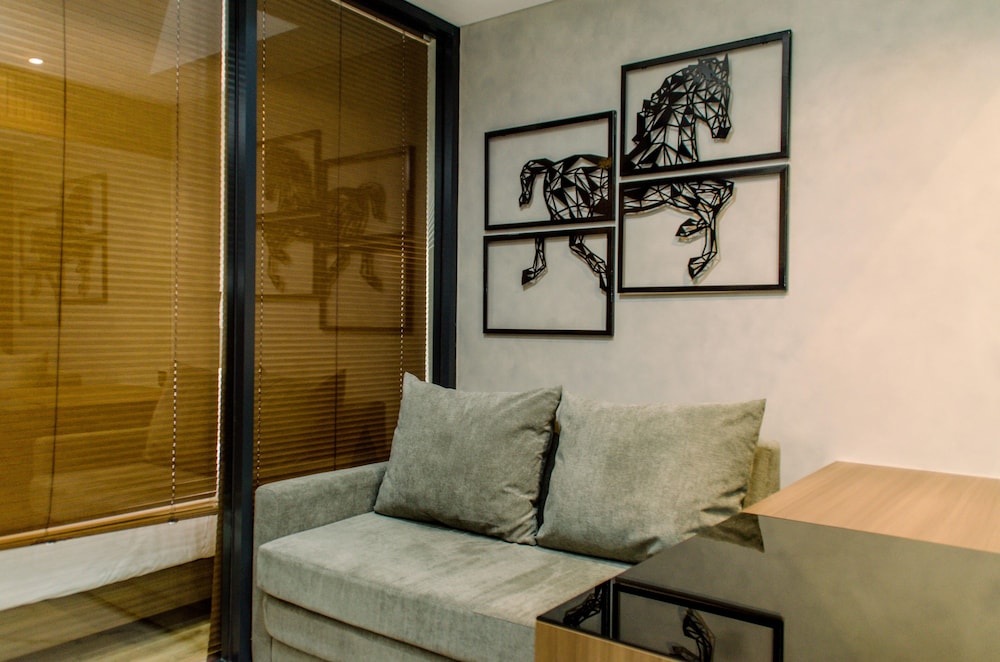 elegant and nice 1br at the smith alam sutera apartment