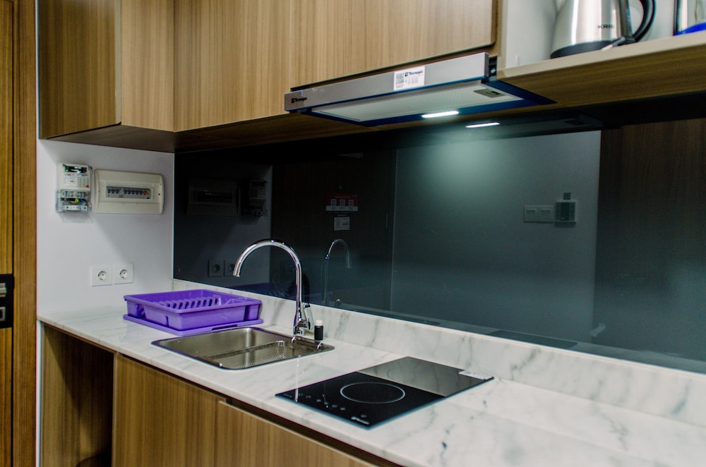 elegant and nice 1br at the smith alam sutera apartment