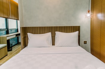 elegant and nice 1br at the smith alam sutera apartment