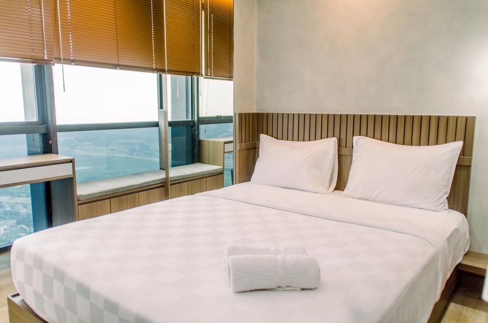 elegant and nice 1br at the smith alam sutera apartment
