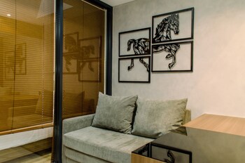 elegant and nice 1br at the smith alam sutera apartment