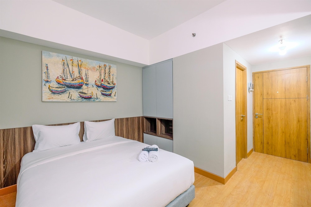 comfortable pool view studio room at gateway park lrt city bekasi apartment