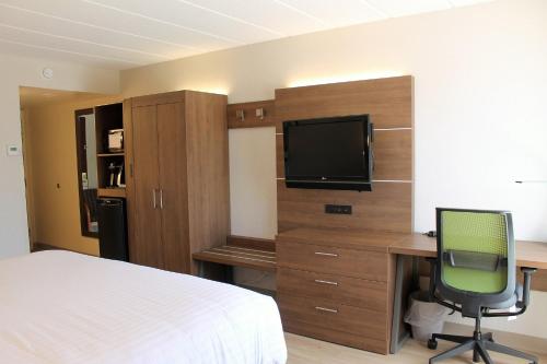 holiday inn express and suites charlottetown by ihg