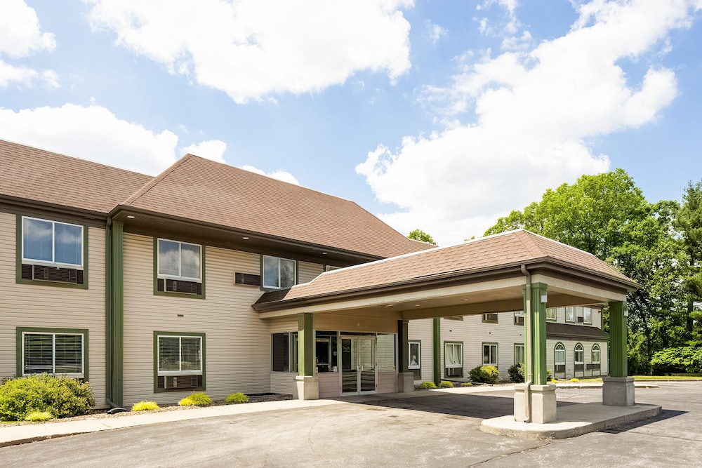 econo lodge whitehall near michigans adventure