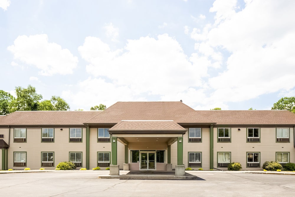 econo lodge whitehall near michigans adventure