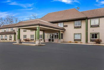econo lodge whitehall near michigans adventure