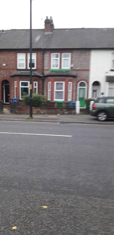 3 bed airport house in prime location for flight