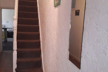 3 bed airport house in prime location for flight