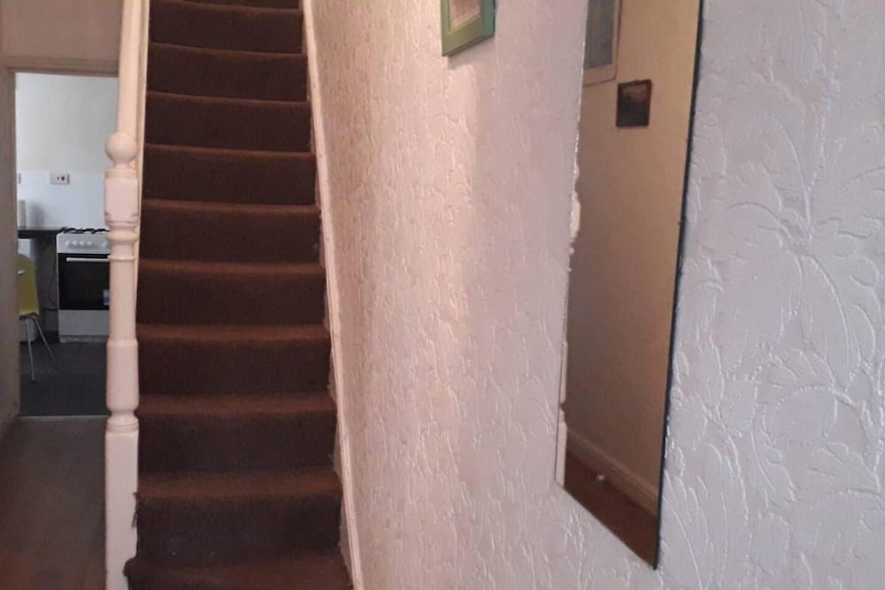 3 bed airport house in prime location for flight