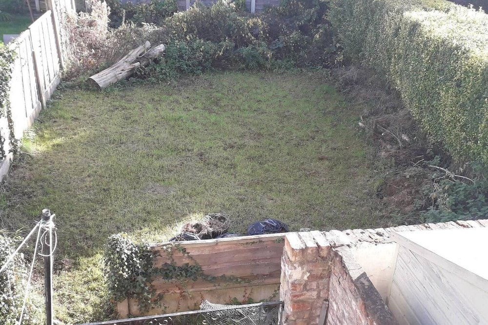 3 bed airport house in prime location for flight