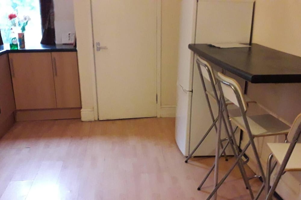 grand 3 bed quasi semi house in manchester