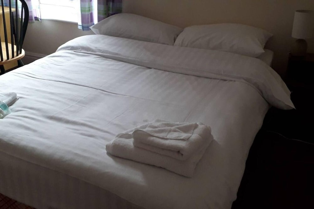 grand 3 bed quasi semi house in manchester