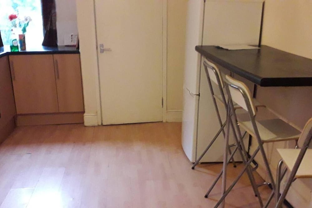 grand 3 bed quasi semi house in manchester