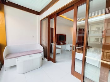 the tunjung boutique resort