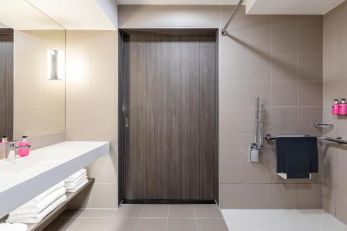 moxy berlin airport a marriott hotel