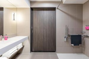 moxy berlin airport a marriott hotel