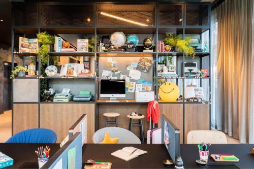 moxy berlin airport a marriott hotel