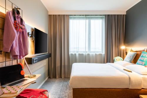 moxy berlin airport a marriott hotel