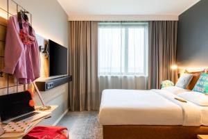 moxy berlin airport a marriott hotel