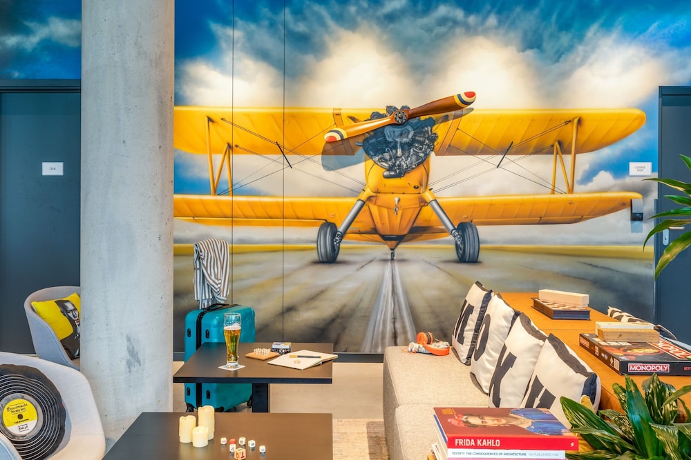 moxy berlin airport a marriott hotel