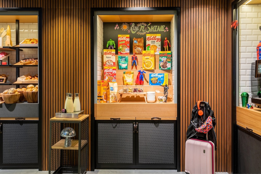 moxy berlin airport a marriott hotel